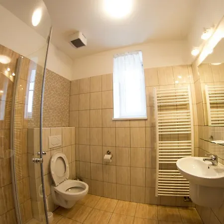 Ξενοδοχείο Wellness Hukvaldy Polopenze A Wellness V Cene 3*