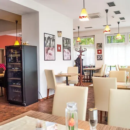 Hotel Wellness Hotel Hukvaldy Polopenze A Wellness V Cene
